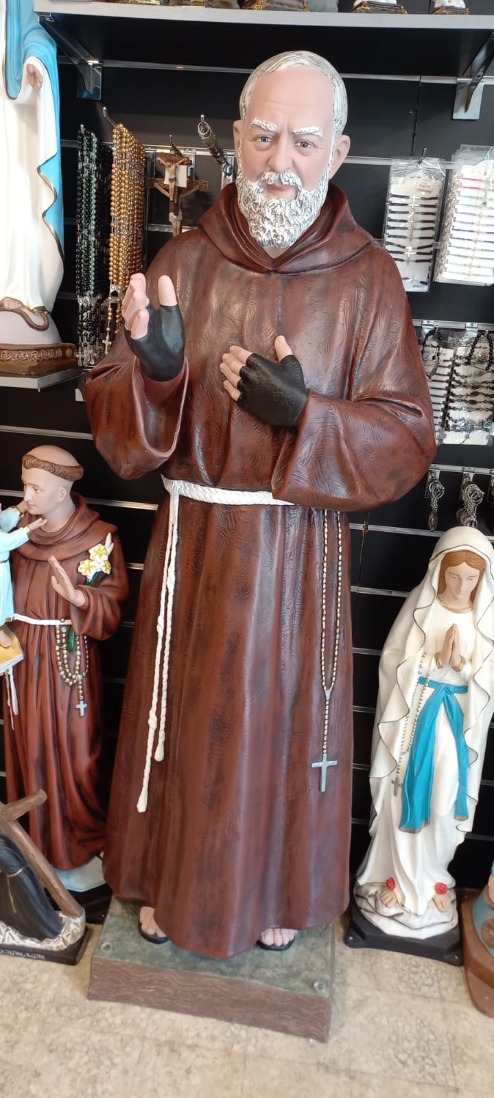 Padre Pio Statue تمثال القديس بيو